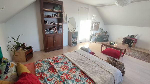 Bonjour bonjour! (english below)<br />Je sous-loue ma chambre pour le mois d'aoû  Belle CHAMBRE ds belle maison, pas chère pour AOÛT Private room in home vacation rental 51325806