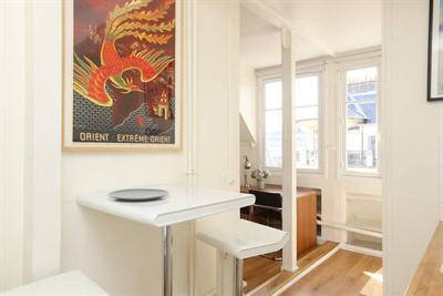Studio rénové à 10 mn à pied de la tour Eiffel et des Champs Elysées.<br />7ème   STUDIO RENOVE AU COEUR DU 7ème Entire rental unit vacation rental 6760570