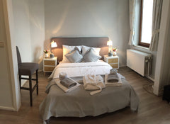 Full floor, large and bright room with a 2 people bed. Private bathroom and toil Ixelles, Belgium Uccle / Place Brugmann Room Entire rental unit vacation rental 11107191