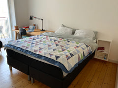 Lejligheden ligger tæt på både metro og s-tog. Afstand til Rådhuspladsen ca 4 km Frederiksberg, Denmark 3 vær. Lys Lejlighed på 3. Sal - fælles gårdhave Entire rental unit vacation rental 568553561991884418