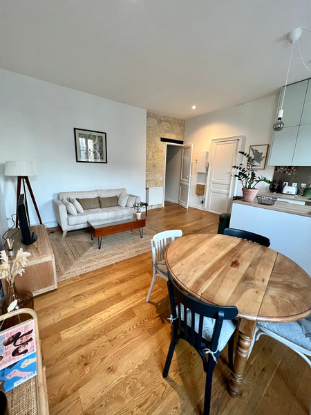 Get confortable in this lovely and quiet 2 bedroom apartment.<br />It has been r  Charmant T3 Rénové - CHARTRONS Entire rental unit vacation rental 567109393549908873
