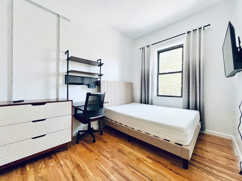 - Furnished room in a recently renovated apartment, 4th floor, lots of light, 11 New York, NY Serviced apartment in Brooklyn · 1 bedroom · 1 bed · 1 shared bath Private room in serviced apartment vacation rental 52855420