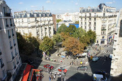 Ce 3 pièces de 76 m2 avec terrasse est idéalement situé. Il peut accueillir 4 pe  Grand appartement - vue Tour Eiffel Entire rental unit vacation rental 3364859