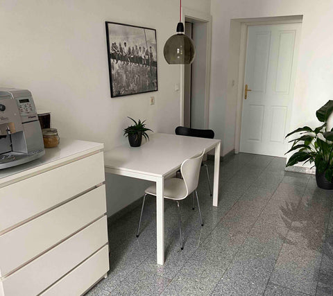 Als Gast steht dir ein eigenes Zimmer mit großem Bett zur Verfügung. Die Küche,  Vienna, Austria Private Room next to Währinger Park Private room in rental unit vacation rental 41644283