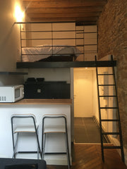 Petit Studio en plein coeur de Lyon (Place des Terreaux)<br />Idéal pour un coup Neuville-sur-Saône, France Studio avec mezzanine en plein coeur de Lyon. Entire rental unit vacation rental 42015088