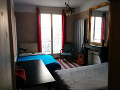 Une chambre disponible dans une collocation quasiment vide. Rue du Faubourg St D Paris, France Grande chambre dans quartier vivant Private room in rental unit vacation rental 10137127