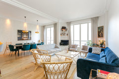 Tendance, sobre et chic, résument l’ambiance de cette habitation de 130 m² ! 3èm Paris, France Appartement de Grand Standing 130m2 Trocadéro Entire rental unit vacation rental 22813132