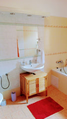 Byt se nachází v přízemí  RD se samostatným vchodem, proto nebudete nikým rušeni Hlavní město Praha, Czechia Byt v rodinném domě v klidné části Prahy-Koloděje Entire rental unit vacation rental 27281929