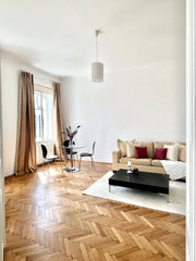 Genieße eine stilvolle Zeit in der wunderschönen zentral gelegenen Wohnung. Die   Beautiful freshly renovated apartment in Vienna Entire rental unit vacation rental 598899970269447698
