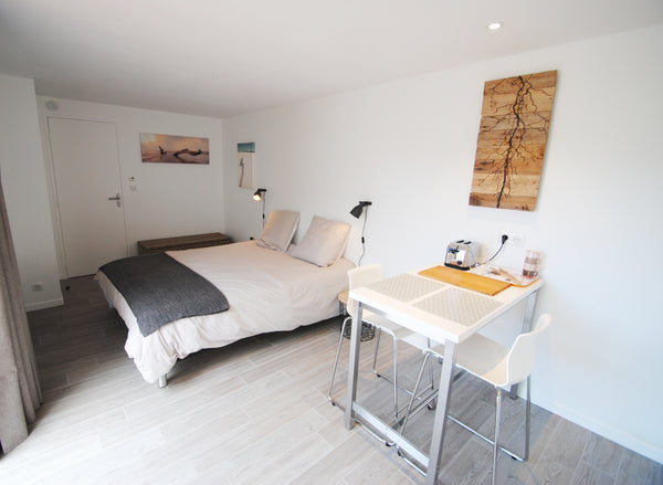 Studio avec accès indépendant dans notre jardin face à la piscine.  Situé à 15mn Bordeaux, France Studio avec accès piscine Entire home vacation rental 23366241