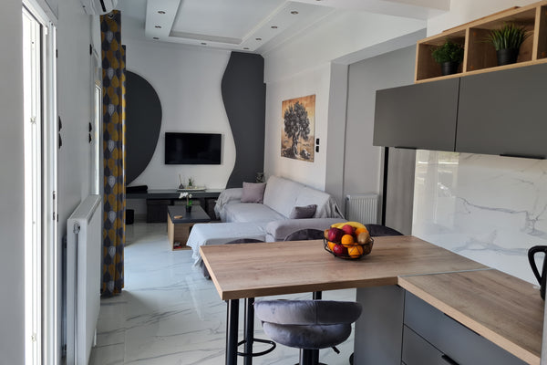 Jenny's Dream home is a fully renovated 2 Bedroom apt, in the very heart of Athe GR Acropolis Lux 2 Bedroom Apt,CBD, H/TUB, fast Wifi Entire rental unit vacation rental 622276444123892324