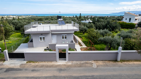 Αφήστε πίσω κάθε έγνοια με αυτόν τον νέο ευρύχωρο και γαλήνιο χώρο. Βρίσκεται σε Heraklion, Greece Annefi Lux Villa Entire villa vacation rental 586776290227895548