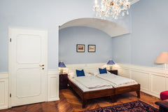 facing the side street, 1st floor<br /><br />Living / sleeping room<br />    air Vienna, Austria Johannes Strauss Apartment Entire rental unit vacation rental 22238341
