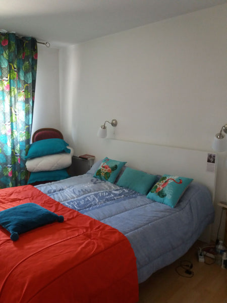 Appartement T2 cosy au calme,bien place a 10 min de Bordeaux.Pratique et proche  Talence, France T2 en résidence,balcon au calme, parking privé Entire condo vacation rental 44111846