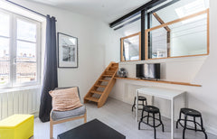 In the heart of the historical center of Bordeaux, in front of the Grosse Cloche  GuestReady - Mezzanine Apartment - Grosse Cloche Entire rental unit vacation rental 50199998