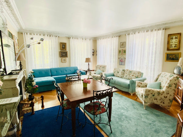 This is a very spacious, 4 bedroom apartment, located right in the center of Par London, United Kingdom 4 Bedroom Apartment Right By the Champs Elysées! Entire condo vacation rental 12510625