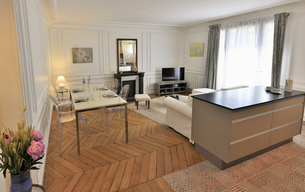 Beautiful family 77 sqm apartment with two en suite bedrooms with a nice light.  Paris, France Cocotte, 2BR/1BA, 4 people Entire rental unit vacation rental 7273377