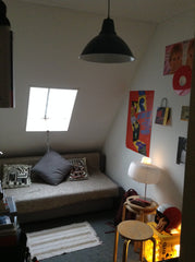 Ma petite chambre de bonne se trouve aux confins de Pigalle, Anvers, Barbès et C Bordeaux, France Chambre de bonne avec vue sur le Sacré-Coeur Entire rental unit vacation rental 22579975
