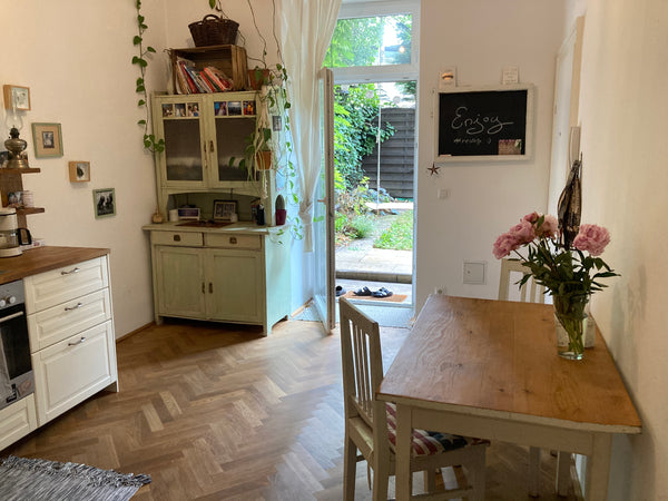 Meine Wohnung ist eine Oase die durch eine Mischung aus alt und neu ihren besond  2 Zimmer Wohnung mit großen eigenen Garten Entire condo vacation rental 53836075