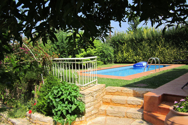 Located in Prines, this beautiful villa features 3 bedrooms for 6 people. Suitab Zürich, Switzerland Beautiful villa, private pool, sleeps 6., Prines in Rethymnon, Crete NW coast, ideal for families. Entire villa vacation rental 29649410