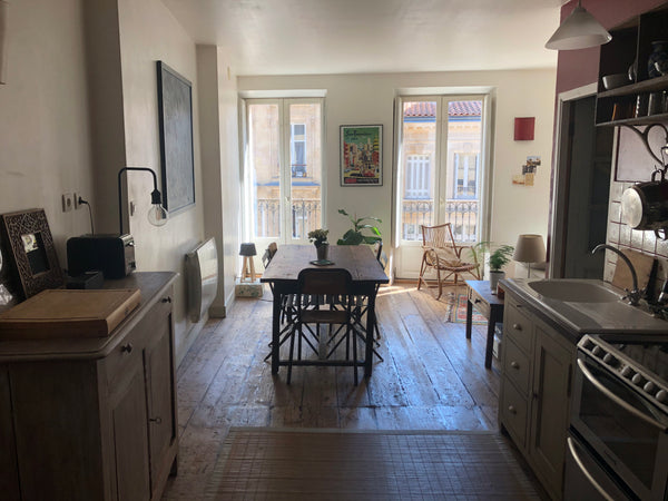 T2 lumineux et cosy dans le centre de Bordeaux, à deux pas des quais, du Pont de Bordeaux, France Appartement lumineux & cosy centre historique Entire rental unit vacation rental 49225656