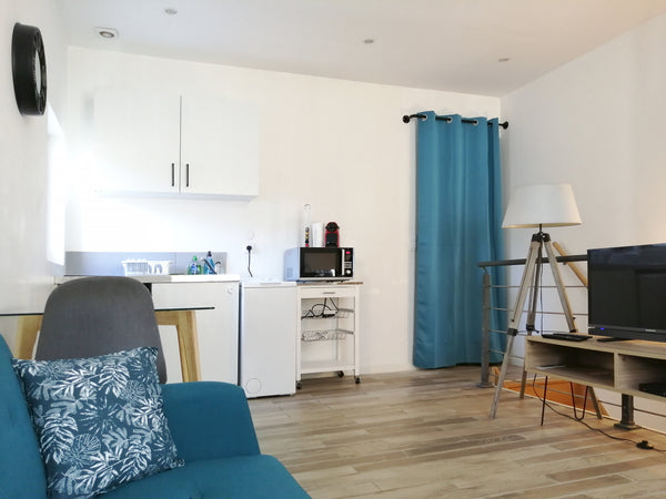 Nice functional accommodation located in the 8th arrondissement of Lyon, on the   Blue Rent Entire rental unit vacation rental 714910582745885875