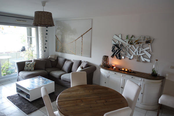 Bonjour, nous vous accueillons dans notre appartement sur les quais de Saône. L'  Chambre au calme entre forêt et Saône Private room in rental unit vacation rental 53088402