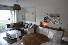 Bonjour, nous vous accueillons dans notre appartement sur les quais de Saône. L'  Chambre au calme entre forêt et Saône Private room in rental unit vacation rental 53088402