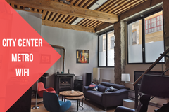 Situé au coeur du mythique quartier de la CROIX ROUSSE, vous apprécierez ce beau Lyon, France bnbgônes - LE LOFT BODIN Croix Rousse - METRO Entire loft vacation rental 755718123332036664