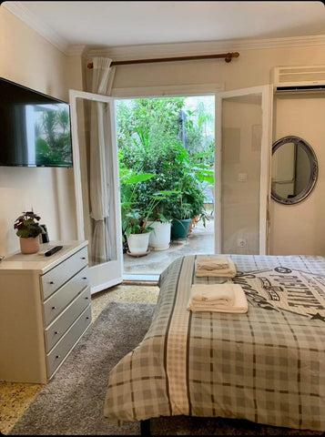 A warm place to stay in the beautiful historical Athens!<br /><br />This modern  East Attica Regional Unit, Greece Modern Apartm in The Hert of Athens Near Acropolis Entire condo vacation rental 54120992