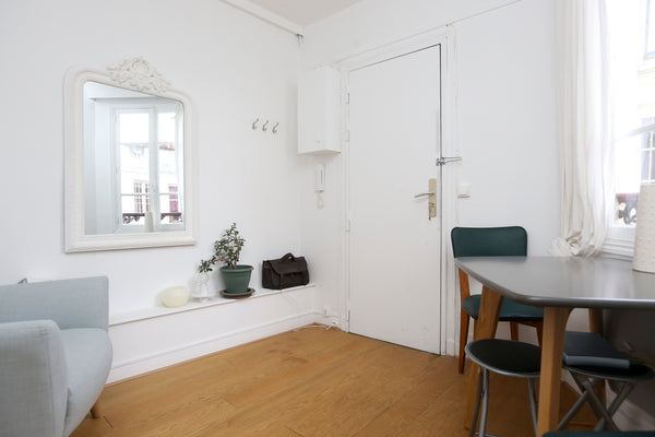This very charming 35 sm apartment is located in the rue de Poitou, in the 