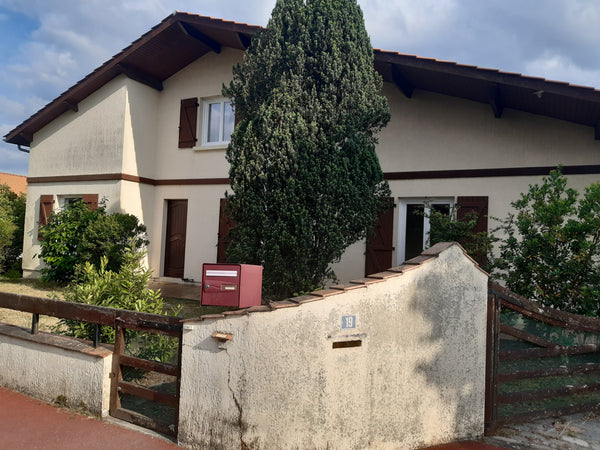 Bordeaux, France Chambre dans maison spacieuse Private room in home vacation rental 49507491