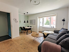 Cozy 2-room apartment (55 m2) in quiet surroundings in Amager. The apartment is   Skøn lejlighed tæt på by og strand Entire condo vacation rental 680006814741725081
