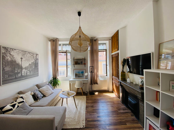 Je serai ravie de vous accueillir dans mon appartement situé au 4e étage dans l' France ★ My cosy appartement in Lyon for 2p ★ Entire rental unit vacation rental 640405910093171425