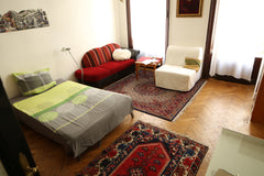 Welcome to the secret center of Vienna!<br /><br />Just 2 stops (15 min walk) fr Vienna, Austria Arty flair, spacious room, 10 min from the Center Private room in rental unit vacation rental 36837868