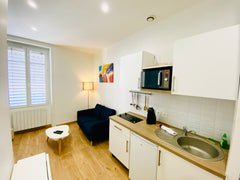 Idéalement placé, il se situe à quelques minutes de la gare de part dieu et son  Lyon, France ⚡️NID DOUILLET CHIC PROCHE GARE PART DIEU Entire rental unit vacation rental 50235541