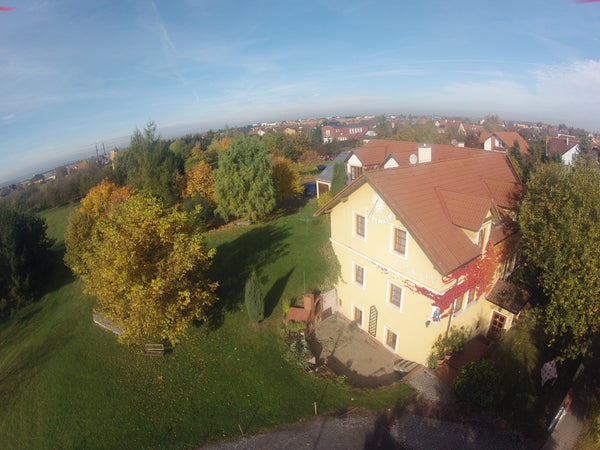 Pokoj se třemi samostatnými postelemi má svoji koupelnu a WC, televizi, wifi, vy  QUIET SINGLE ROOM Private room in bed and breakfast vacation rental 24179619