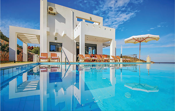 This brand new luxury villa is located near the village of Milatos. All rooms ar  Beautiful home in Lasithi, Crete with WiFi Entire home vacation rental 21340391