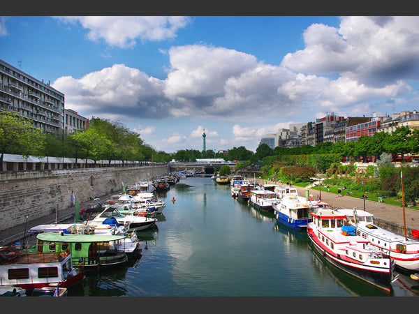 In the Heart of Bastille <br />The apt is nice, sunny and quiet, one balcony, on Paris, France Nice Sunny calm Apt to share at Bastille Marais Private room in rental unit vacation rental 1233751