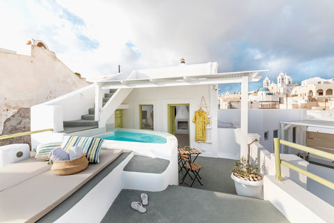 Perched on a rooftop in the heart of Megalochori, sits Casa Alta. A traditional   Casa Alta Rooftop Cottage with Jacuzzi Cycladic home vacation rental 49894908