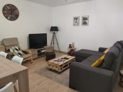 Découvrez ce bel appartement situé a 50m d'un arrêt de bus et a 10 min à pied d'  Bel appartement à proximité de Bordeaux. Entire condo vacation rental 49978226