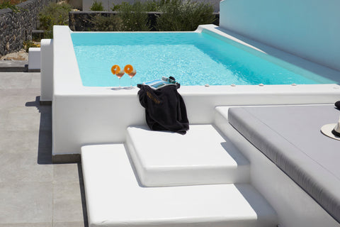 Altera Pars Suites is located in Mesaria and offers uniquely decorated suites wi  Executive Suite with heated private plunge pool Room in hotel vacation rental 29645408