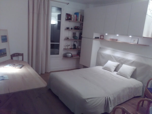 Charmant studio - au pied de la porte du Faubourg Saint-Denis.<br />A l'angle du Paris, France Charmant Studio rue du Faubourg Saint-Denis Entire rental unit vacation rental 22239933