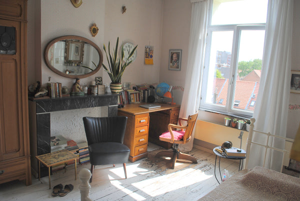 Enjoy your private room in an old family house full of books and plants. Tea/cof Antwerp, Belgium Quiet with a view and morning light Private room in home vacation rental 6700898