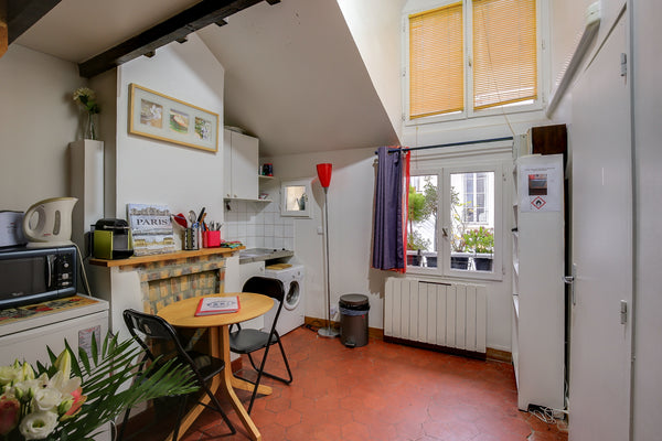 Located on the 3rd floor of a 5 storey building with no lift. This studio of 18  Paris, France Charming studio in the Marais Quiet Entire rental unit vacation rental 22731377