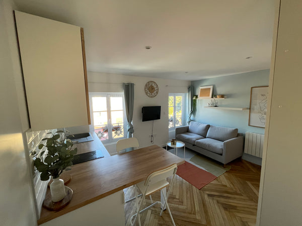 Studio cosy situé au 5ème étage (sans ascenseur) d'un immeuble paisible  dans le Lyon, France Le Burdeau -ravissant studio 2pers Croix-Paquet Entire rental unit vacation rental 709443865473743239