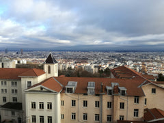 Beau T3 de 67m2 avec balcon, entièrement rénové dans une résidence au calme, dan Lyon, France Vue époustouflante sur Lyon Entire rental unit vacation rental 31109435