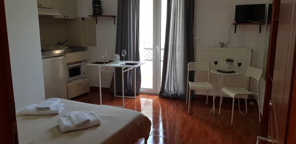 Sunny single room apartment, close to the city center, just 10' on foot from the Chania, Greece Μονόχωρο σε Κουμ Καπί - Χανιά/1-room apt.in Chania Entire rental unit vacation rental 24774278