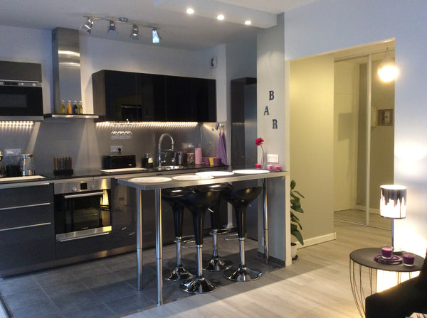 Studio renovated entirely of 33 m2.<br />Ideal location, close to the Avenue des Paris, France Fully equipped studio Paris 17 near porte maillot Entire rental unit vacation rental 18189261