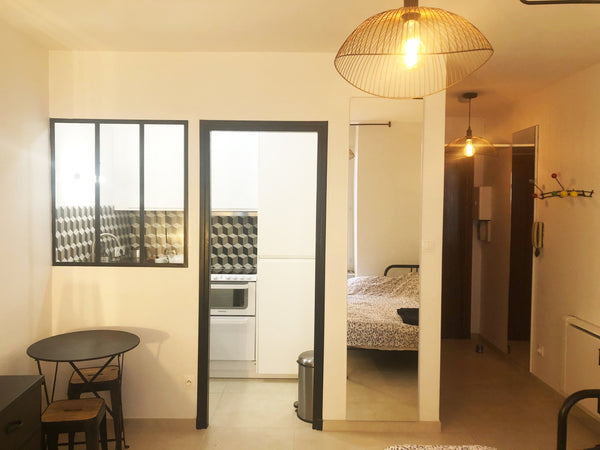Pour vos séjours professionnels et personnels, séjournez dans ce studio atypique Lyon, France Appartement façon suite d'hôtel, place Carnot Entire rental unit vacation rental 42292520